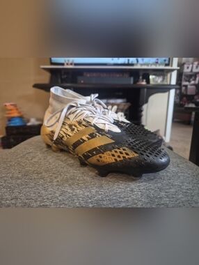 Men's Adidas Predator Mutator 20.1 FG "White/Gold Metallic" Sz. 8